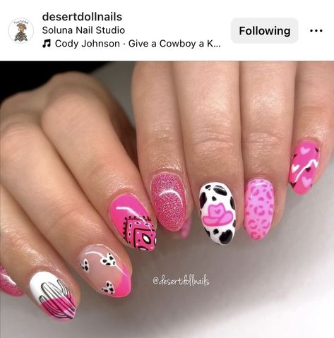 Pink Western Acrylic Nails, Country Nails Design Pink, Cowgirl Valentine Nails, Shania Twain Inspired Nails, Cowboy Nail Ideas, Cowgirl Inspired Nails, Pink Western Nail Ideas, Cowgirl Barbie Nails, Cowboy Hat Nails Design