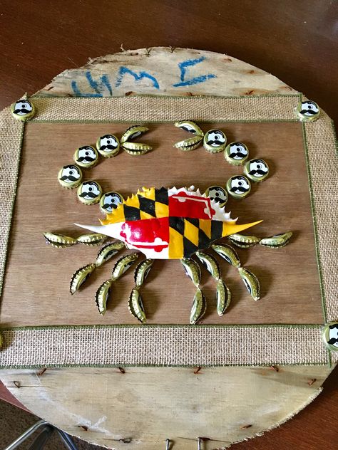 Crab Shell Art, Painted Crab Shells, Crab Shell Crafts, Bottle Cap Crab, Beer Cap Projects, Bottle Top Art, Beer Bottle Cap Crafts, Beer Cap Art, Natty Boh