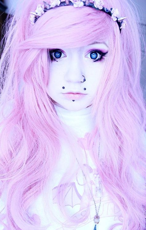 Pastel Goth Modeling | via Tumblr Pastel Goth Hair, Mcbling Gyaru, Perky Goth, Pastel Goth Makeup, Gothic Kawaii, Goth Princess, Pastel Goth Outfits, Goth Hair, Kawaii Makeup