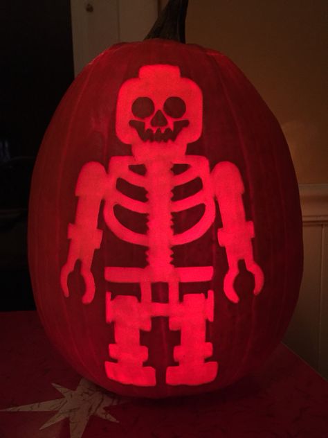 Lego skeleton pattern by Stoneykins. Carved on a real pumpkin by WynterSolstice. 2015. Lego Pumpkin Carving Ideas, Xray Pumpkin Carving, Lego Pumpkin Carving, Wide Pumpkin Carving Ideas, Pumpkin Carving Pop Culture, Movie Pumpkin Carving, Pumpkin Carving Star Wars, Halloween Pumpkin Carvings, Hotel Transylvania Pumpkin Carving