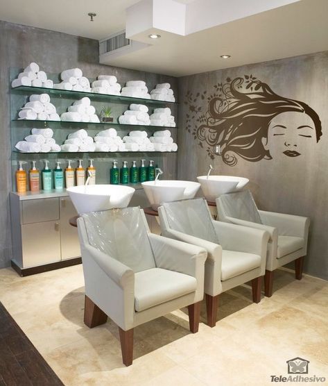 Salon Mini Bar Ideas, White And Gold Hair Salon, Beauty Salon Design Ideas, Salon Shelving Ideas, Hair Salon Ideas, Parlour Design, Salon Interior Design Ideas, Nail Salon Interior Design, Beauty Salon Interior Design