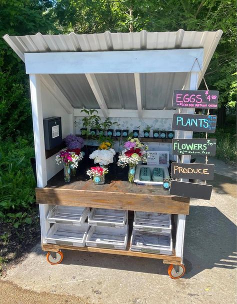 Farm Stand On Trailer, Diy Flower Stand Outdoor, Roadside Farmstand Ideas, Road Side Flower Stand, Farmers Market Stand Ideas, Road Side Stand Ideas, Flower Stand Diy, Farm Stand Plans, Mobile Farm Stand