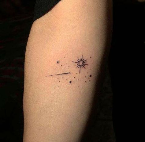 Shooting Star Tattoo, Muster Tattoos, Inspiration Tattoos, Small Girl Tattoos, Star Tattoo, Subtle Tattoos, Little Tattoos, Star Tattoos, Trendy Tattoos