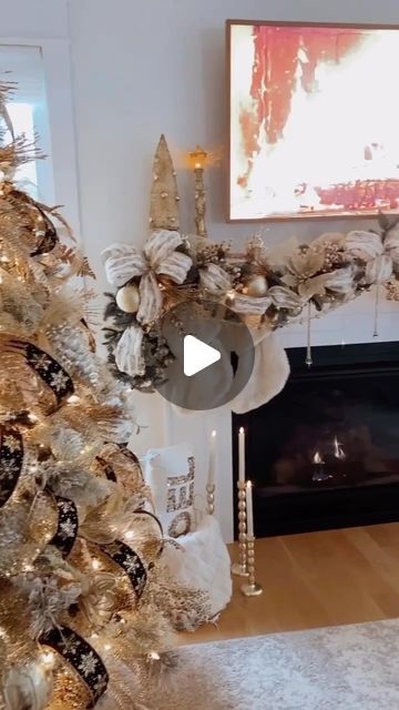 Decorated Mantels For Christmas, White Christmas Garland Ideas, Christmas Ledge Decorating Ideas, Christmas Decor Ideas Fireplace Mantles, Fireplace Christmas Decor Ideas, Mantel Christmas Decorating Ideas, Garland Fireplace Mantle, Christmas Mantle Ideas, Mantle Christmas Decor Ideas