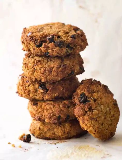 Stack of Healthy Oatmeal Cookies (Breakfast Cookies!) Breakfast Cookies Gluten Free, Tin Eats, Oatmeal Dessert, Recipe Pictures, Healthy Oatmeal Breakfast, Oatmeal Breakfast Cookies, Breakfast Cookie Recipe, Healthy Oatmeal Cookies, Blueberry Oat