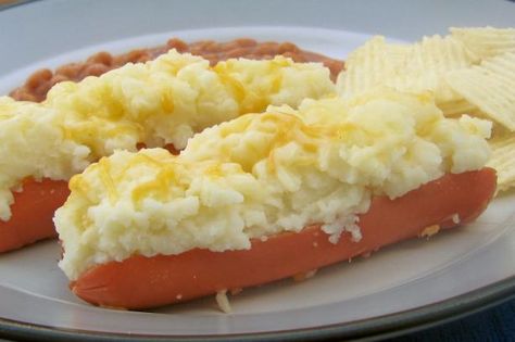 3 Ingredient Hot Dog Boats.  Ok...kids LOVE these. ;)  Thanks @ELS Hot Dog Boats, Easy Kid Friendly Dinners, Instant Mashed Potatoes, Easy Potato Recipes, 3 Ingredient Recipes, Hot Dog Recipes, Fast Easy Meals, Fun For Kids, Hot Meals