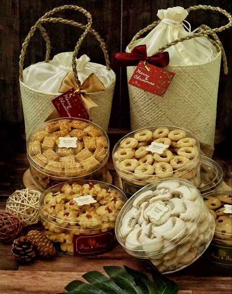 Food Gift Hampers Packaging Ideas, Hampers Ideas Idul Fitri Cookies, Hampers Lebaran Aesthetic, Kue Lebaran Aesthetic, Eid Hampers Packaging, Hampers Ideas Idul Fitri, Ide Hampers Lebaran, Hampers Aesthetic, Hampers Kue Kering