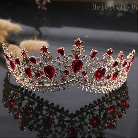 Red Quince Theme, Quince Crown, Red Quinceanera Ideas, Quince Themes, Quinceanera Jewelry, Quinceanera Crown, Red Quince, Crown Aesthetic, Quince Decorations