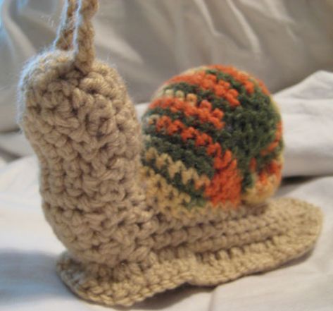 Snails! A crochet pattern - Fiber & Textile / Completed Projects - the Lettuce Craft Forums Crochet Snails, Snail Pattern, Triple Crochet Stitch, Crochet Snail, Snail Shell, Crochet Fall, Diy Crochet Projects, Crochet Dolls, Crochet Animals