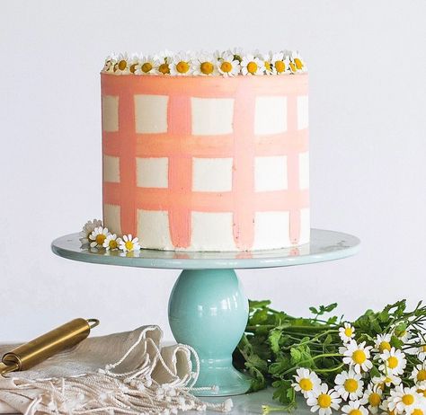 Courtney Rich on Instagram: “Starting to feel like spring… but it could be another one of Utah’s pranks. Utah does this… warm, spring-like weather hanging out just…” Simple Baby Birthday, Plaid Cake, Vintage Party Decorations, By Wallpaper, Preppy Party, Cake Decorating Frosting, Pretty Birthday Cakes, Decorated Cakes, Dessert Decoration