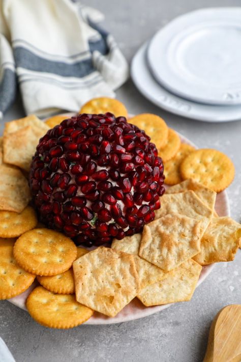 White Cheddar Cheese Ball, Best Cheese Ball, Kalefornia Kravings, Cheddar Cheese Ball, Christmas Appetizer, No Cook Appetizers, Easy Cheese, Food Appetizers, Cheese Ball Recipes