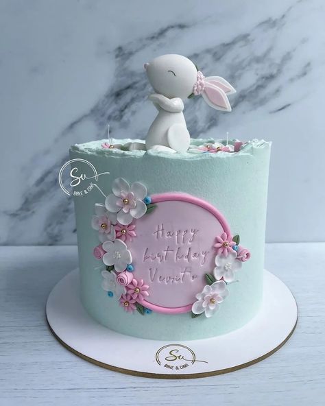 Birthday Cake Bunny, Easy Bunny Cake Decoration, Rabbit Theme Cake Design, Rabbit Cake Ideas Cute Bunny, Birthday Cake Rabbit Bunnies, Bunny Birthday Cake, Easter Bunny Cake, Beautiful Cake Designs, Bunny Birthday