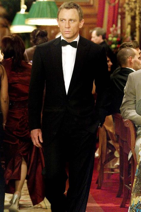 James Bond Craig, James Bond Tuxedo, Daniel Craig Bond, James Bond Suit, Bond Suits, James Bond Style, Casino Royale Dress, First Ladies, 007 James Bond