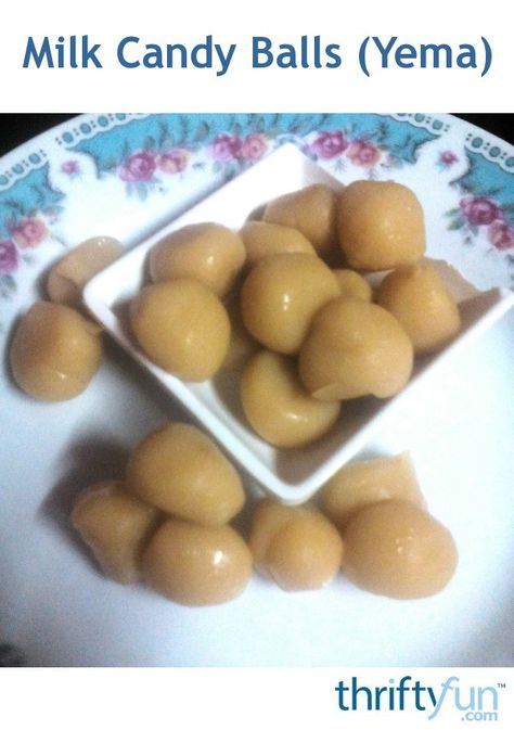 These milk candy balls are called yema in the Phillippines. They are made from sweetened condensed milk, egg and sugar. Yema Recipe, Sweetened Condensed Milk Recipes, Potato Candy, Asian Candy, Milk Candy, Candy Balls, Condensed Milk Recipes, Caramel Recipes, Edible Gifts