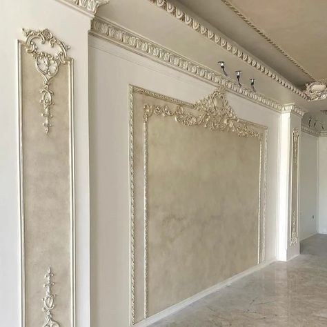 Wall Molding Design Modern, Classic Interior Design Living Room, Dolly House, Wall Panel Molding, Painting Textured Walls, Corridor Design, House Wall Design, Luxury Living Room Decor, Pop False Ceiling Design