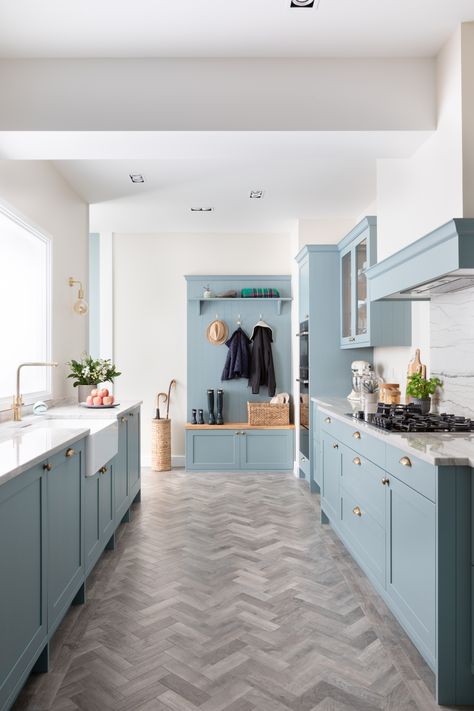 Blue Shaker Kitchen, Light Pewter, Colorful Kitchen Decor, Pastel Kitchen, Teal Kitchen, Shaker Style Kitchens, Kitchen Colour Schemes, Classic Interiors, Kitchen Gallery