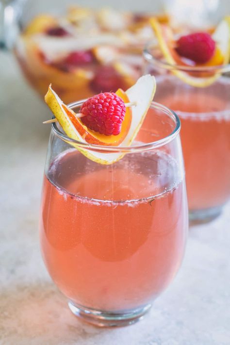 Rose Sangria ~Sweet & Savory Sangria Garnish, Peach Cocktail Recipe, Summer Punch Recipes, Mason Jar Desserts Recipes, White Wine Sangria Recipe, Guava Recipes, Easy Sangria Recipes, Berry Sangria, White Wine Sangria