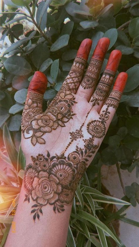 Simple Mehndi Patterns, Fancy Mehndi, Front Hand Mehndi Designs, Mehendi Wedding, Mehandi Design For Hand, Palm Henna Designs, Front Hand Mehndi, Hand Mehndi Designs, Front Mehndi Design