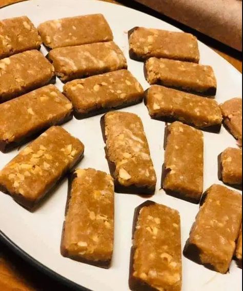 KETO BUTTERFINGER CANDY BARS Keto Butterfinger, Low Carb Foods, Butterfinger Candy, Keto Recipes For Beginners, Peanut Butter Crunch, Keto Ice Cream, Low Carb Cookies, Carb Foods, Peanut Butter Bars