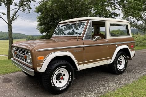 Brown Ford Bronco, Yellow Ford Bronco, 1975 Ford Bronco, Old Ford Bronco, Old Bronco, Brown Car, Vinyl Interior, Spare Tire Mount, Bronco Ii