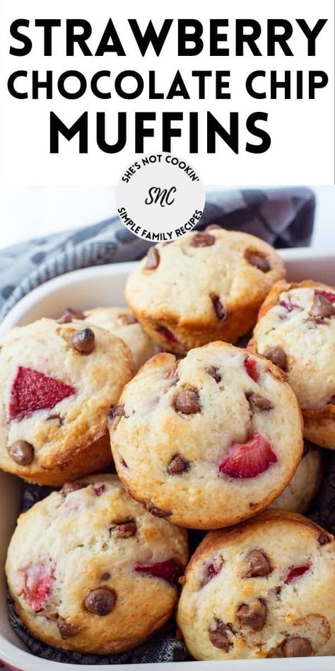 Strawberry Chocolate Chip Muffins, Fresh Strawberry Muffins, Strawberry Chocolate Chip, Strawberries And Chocolate, Fresh Strawberry Recipes, Simple Muffin Recipe, Strawberry Dessert Recipes, Strawberry Muffins, Homemade Muffins