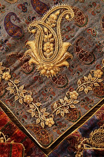 Beautiful Iranian Handicraft: "Termeh" : ترمه  It's all colorful, meaningful and certainly WORTHFUL .. Iranian Textiles, Persian Civilization, Gold Work Embroidery, Square Fabric, Persian Art, Crazy Quilting, Iranian Art, Gold Work, Needle Arts