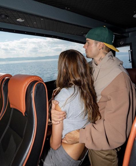 Hayley And Justin Bieber, Hayley Bieber, Hailey Bieber Outfits, Justin Hailey, The Love Club, Famous Couples, Relationship Goals Pictures, Hailey Baldwin, Hailey Bieber