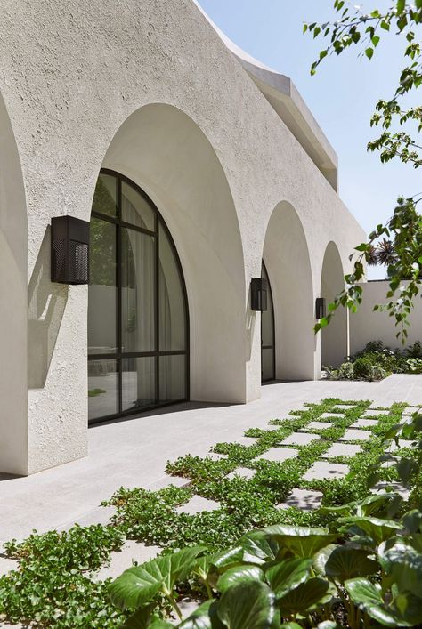 An Arched Beauty Of A Home In Australia Melbourne Apartment, Arch Architecture, Arch House, Mediterranean Architecture, White Building, Contemporary Apartment, Australian Architecture, Mediterranean Homes, Arched Windows