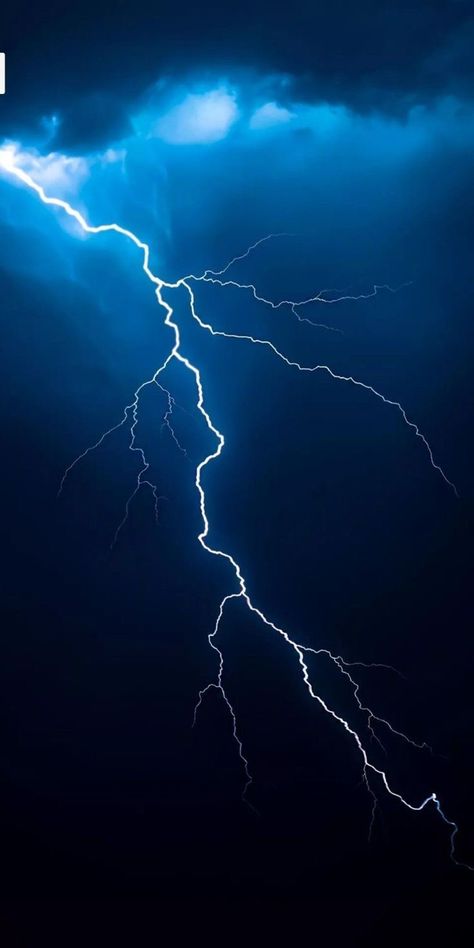 Lightning Phone Wallpaper, Thunder Background, Lightning Aesthetic, Lightning Wallpaper, Wallpaper Aesthetic Laptop, Screen Savers Wallpapers Backgrounds, Lightning Art, Lightning Photography, Thunder Storm