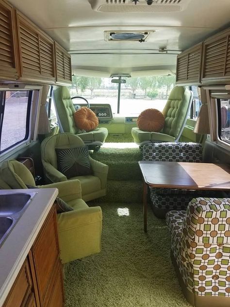 Hymer Motorhome Interior, 70s Rv Interior, Vintage Motorhome Interior, Green Camper Interior, Hymer Motorhome, Vintage Motorhome, Vintage Trailer Interior, Vintage Camper Interior, Motorhome Interior