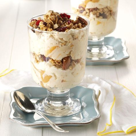 Yogurt Parfait Recipe, Vanilla Bean Cupcakes, 5 Ingredients Or Less, Yogurt Parfaits, Granola Parfait, Easy Breakfasts, Homemade Coffee Creamer, Easy Breakfast Ideas, Easter Breakfast