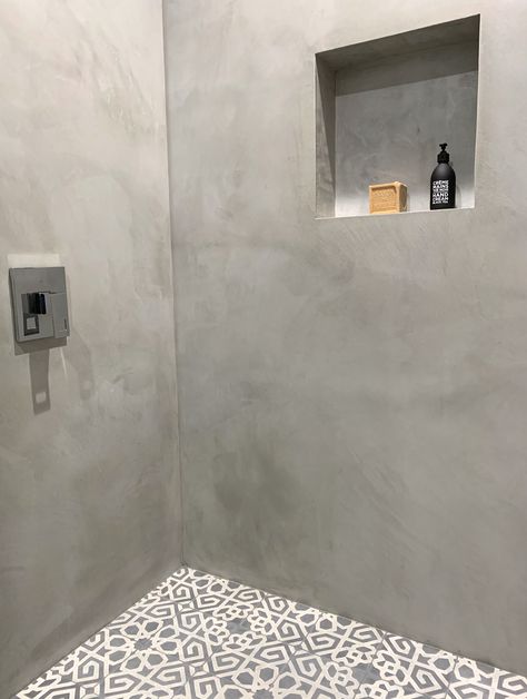 Cement Washroom, Waxed Concrete Bathroom, Plaster Shower Walls Diy, Concrete Tile Bathroom Ideas, Cement Finish Bathroom, Cement Bathroom Walls, Stucco Bathroom Walls, Stucco Shower Walls, Cement Finish Interior