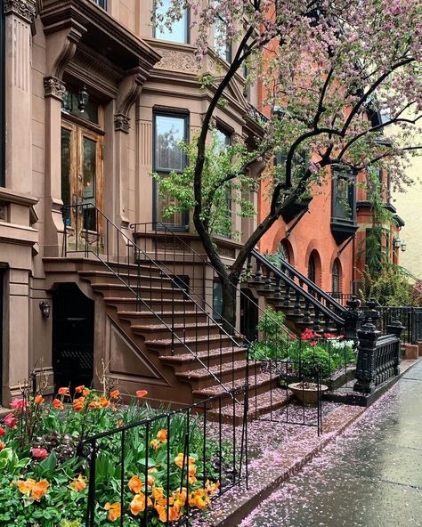 New York Brownstone Aesthetic, Brownstone Aesthetic, Brownstone Interiors, Nyc Brownstone, New York Brownstone, New York Townhouse, Apartment Plan, Park Slope Brooklyn, Townhouse Exterior