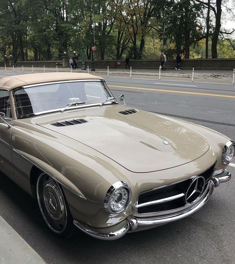 Old Vintage Cars, Mercedes Sl, Fancy Cars, Classy Cars, Pretty Cars, Old Car, Classic Cars Vintage, Cute Cars