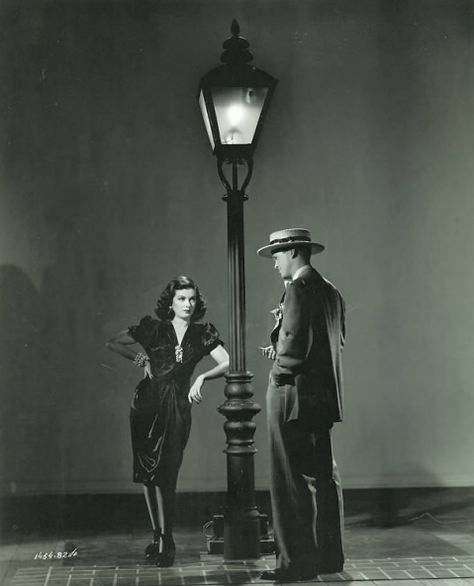 1940s Film Noir Fashion, Film Noir Fashion, Cinema Photoshoot, Dan Duryea, Noir Photography, Noir Fashion, Classic Film Noir, Ronald Colman, Joan Bennett