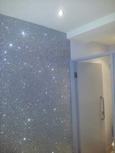 Brilliant sparkly wall paper! Very effective xx Sparkly Bedroom, Glitter Accent Wall, Sparkly Walls, Glitter Bedroom, Glitter Room, Glitter Paint For Walls, 보고서 디자인, Glitter Wall, Wall Paint Designs