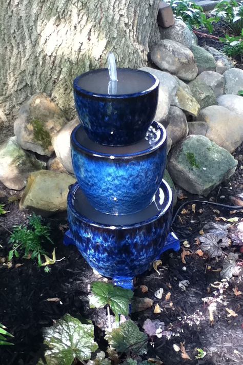 15 DIY Outdoor Fountain Ideas - How To Make a Garden Fountain for Your Backyard #OutdoorFountains Planter Fountain, Pot Fountain, Blue Pots, Beautiful Fountains, Small Water Fountain, Stacked Pots, Mini Pond, Water Fountain Design, Diy Water Feature