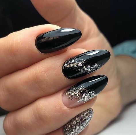 Manicure Chip Nails, Black Almond Nails, Nagel Design, Black Nails With Glitter, Nails With Glitter, January Nails, Black Nail Designs, Popular Nails, Nail Designs Glitter