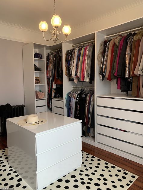 Dressing Room Bedroom Ideas, Ikea Dressing Room Hacks, Bedroom Wardrobe Design Ideas, Clothing Room, Wardrobe Design Ideas, Wardrobe Aesthetic, Bedroom Wardrobe Design, New Home Presents, Closet Aesthetic