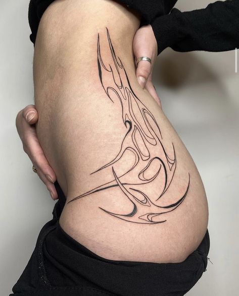 Female Body Tattoo, Rose Tattoo Hand, Thigh Piece Tattoos, Upper Leg Tattoos, Gotik Tattoo, Upper Thigh Tattoos, Tattoo Artist Tattoo, Tattoo Design Tattoo, Sharpie Tattoos