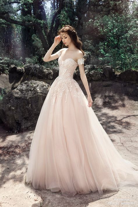 Chic, feminine, and whimsical, this pastel pink gown from Milva is like a dream come true! » Praise Wedding Community Prom 2020, A Wedding Dress, Bridal Wedding Dresses, Gorgeous Gowns, Dream Wedding Dresses, Elie Saab, Beautiful Gowns, Fancy Dresses, Gorgeous Wedding