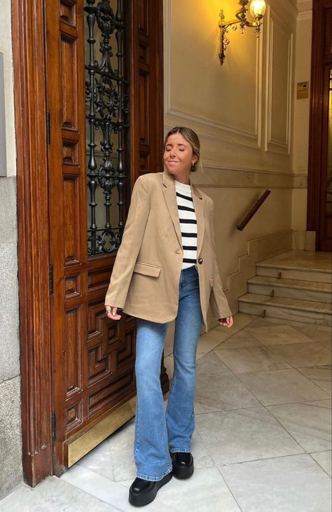 Spanish Fashion Women, Outfits Clase, Madrid Street Style, Spanish Style Clothing, Madrid Style, Aesthetic Ropa, Madrid Outfits, Spanish Outfits, Styling Clothes