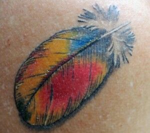 Feather Outline, Macaw Bird, Macaw Feathers, Scarlet Macaw, Parrots Art, Gorgeous Tattoos, Macaw Parrot, Bird Tattoo, Feather Tattoo