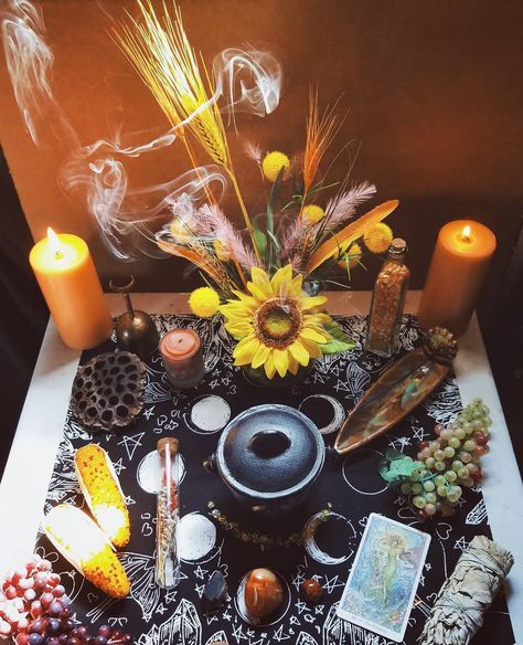 Blessed Lughnasadh 🌾 #lughnasadh #lammas #summer #harvest #pagan #witch #sabbat #altar #fuckyeahaltars Lughnasadh Altar, Lammas Altar, Blessed Mabon, Lammas Celebration, Witch Holidays, Mabon Altar, Pagan Calendar, Wiccan Sabbats, Spiritual Altar