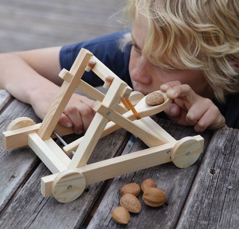 Diy Catapult, Kids Woodworking Projects, Tre Kunst, Wooden Signs Diy, Woodworking Projects For Kids, Woodworking Toys, Woodworking For Kids, Diy Projects For Kids, Kids Wooden Toys