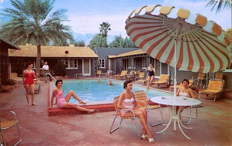 https://flic.kr/p/mUHCrN | Twin Villas, Palm Springs, California Vintage Pool Parties, Palm Springs Pool Party, Retro Pool Parties, Palm Springs Pool, Vintage Palm Springs, Vintage Hotels, Jacksonville Beach, Vintage Swim, Slim Aarons