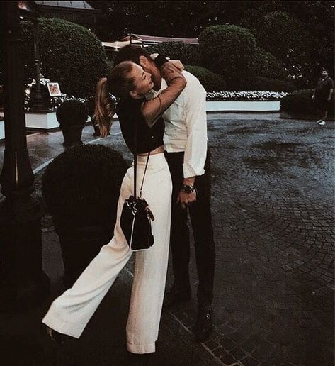 Couple Chic, Romantic Kiss, Classy Couple, Drunk In Love, The Love Club, Couple Relationship, Relationship Goals Pictures, The Perfect Guy, Photo Couple