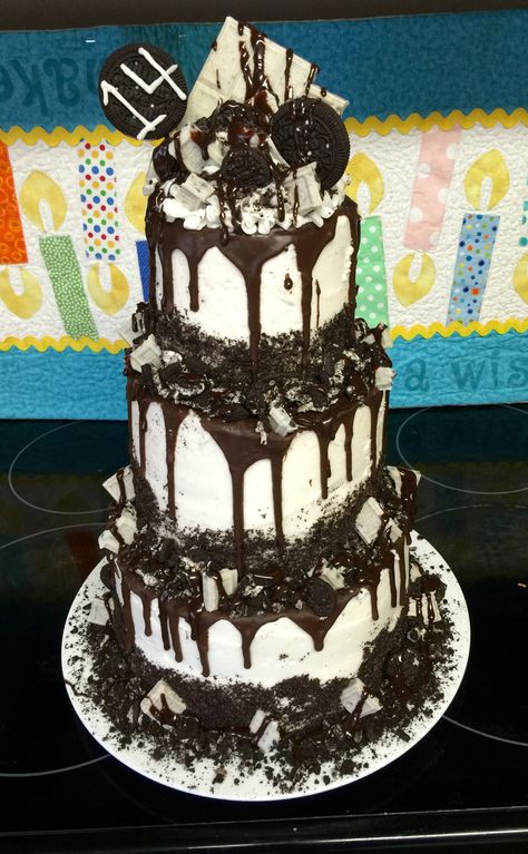 Oreo, cookies and cream cake. Three tiers of Oreo goodness with chocolate drizzle and drip Oreo Dirt Layer Cake, Cookies And Cream Wedding Cake, 3 Layer Birthday Cake, Oreo Layer Cake, Oreo Cakes, Chocolate Oreo Birthday Cake Ideas, Oreo Wedding Cake, 2 Tier Oreo Cake, Fancy Oreo Cake