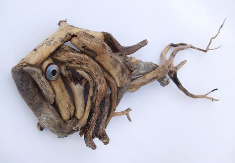 *Driftwood fish i like I'm gonna have a pond so i will have a fence around it i could have it on the gate! Driftwood Fish, Driftwood Diy, Driftwood Projects, Wood Fish, Driftwood Sculpture, Driftwood Decor, Driftwood Crafts, Drift Wood, Wood Creations