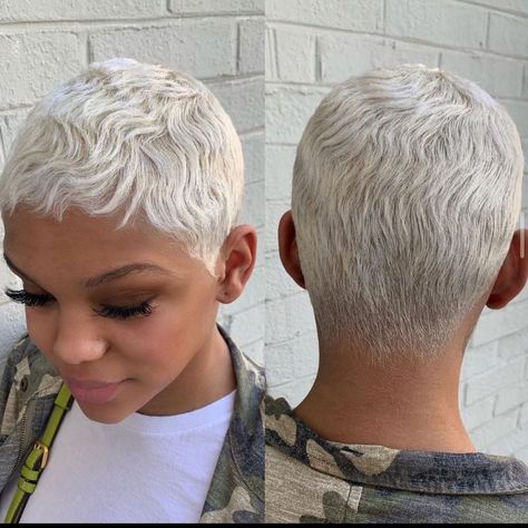 GLOBAL TRANSFORMATIONS on Instagram: “Theirs never a dull day with the Perfect platinum pixie by @hairbyuno 🔥💎 #thechoppedmobb #thecutlife #voiceofhair #mobhair” Pixie Haircut Fine, Haircut Fine Hair, Short Platinum Blonde Hair, Pixie Haircut Fine Hair, Platinum Pixie, Natural Hair Short Cuts, Cut Life, Short Hair Pixie Cuts, Short Sassy Hair